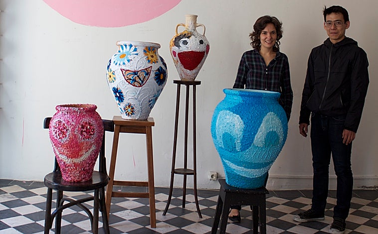 Imagen principal - Sobre estas líneas, los espacios de La Juan Gallery y de Alimentación30. Arriba, Salón, de Ángela Cuadra y Kato, en la imagen  