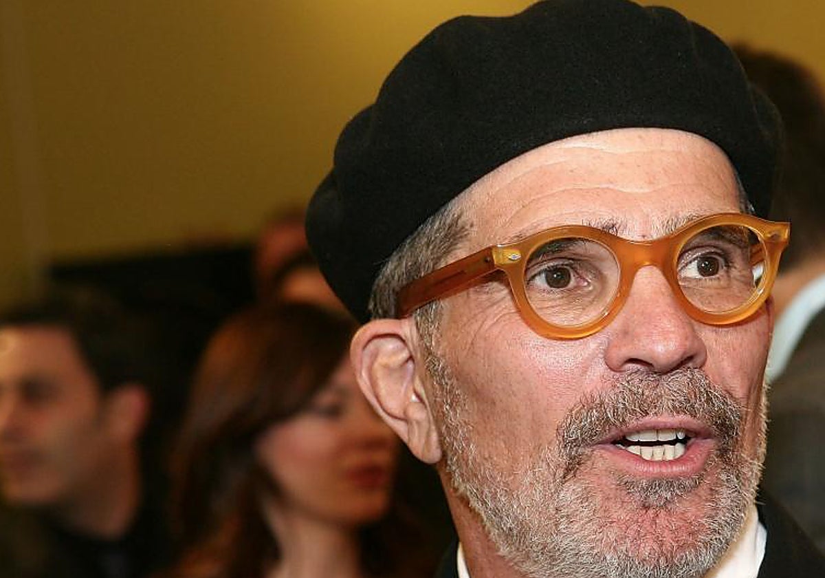 David Mamet (Chicago, 1947), novelista, ensayista, dramaturgo, guionista y director de cine estadounidense, ha ganado un Pulitzer y ha sido nominado al Oscar