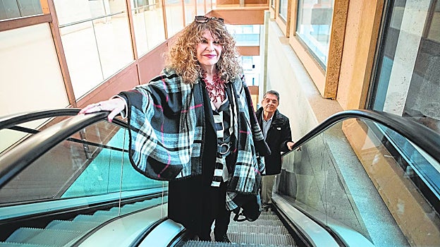 Gioconda Belli y Sergio Ramírez, subiendo al claustro del Museo del Prado