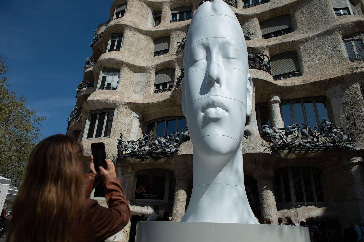 La poesía del silencio de Plensa conquista La Pedrera