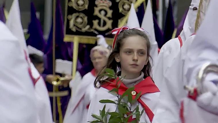Miles de cofrades participan en la multitudinaria Procesión del Borriquito de Bilbao