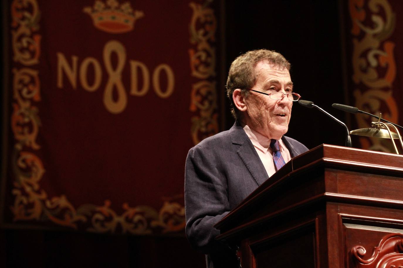 Pronunciando el pregón taurino en Sevilla