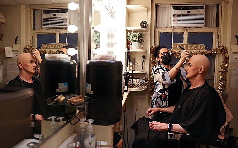 Imagen principal - &#039;El fantasma de la Ópera&#039; echa el telón en Broadway después de 35 años en cartel