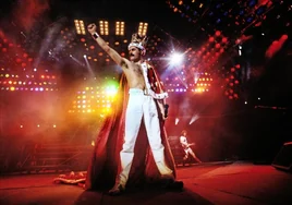 Su corona, su capa, su colección de arte... La exnovia de Freddie Mercury saca a subasta los tesoros personales del cantante de Queen