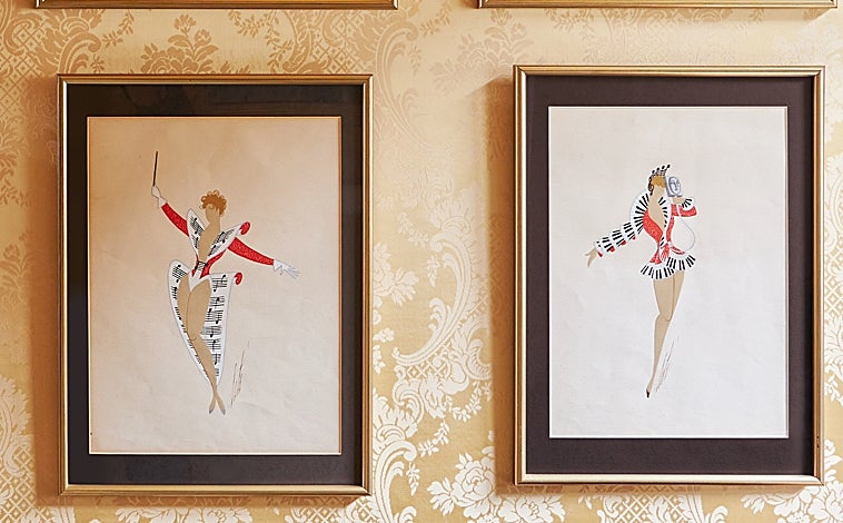 Imagen principal - Mercury coleccionaba obras de artistas destacados del siglo XX, acuarelas de Erté (arriba), 'Jaqueline con sombrero negro', de Picasso (izquierda), y 'Máscara blanca sobre fondo negro', de Matisse