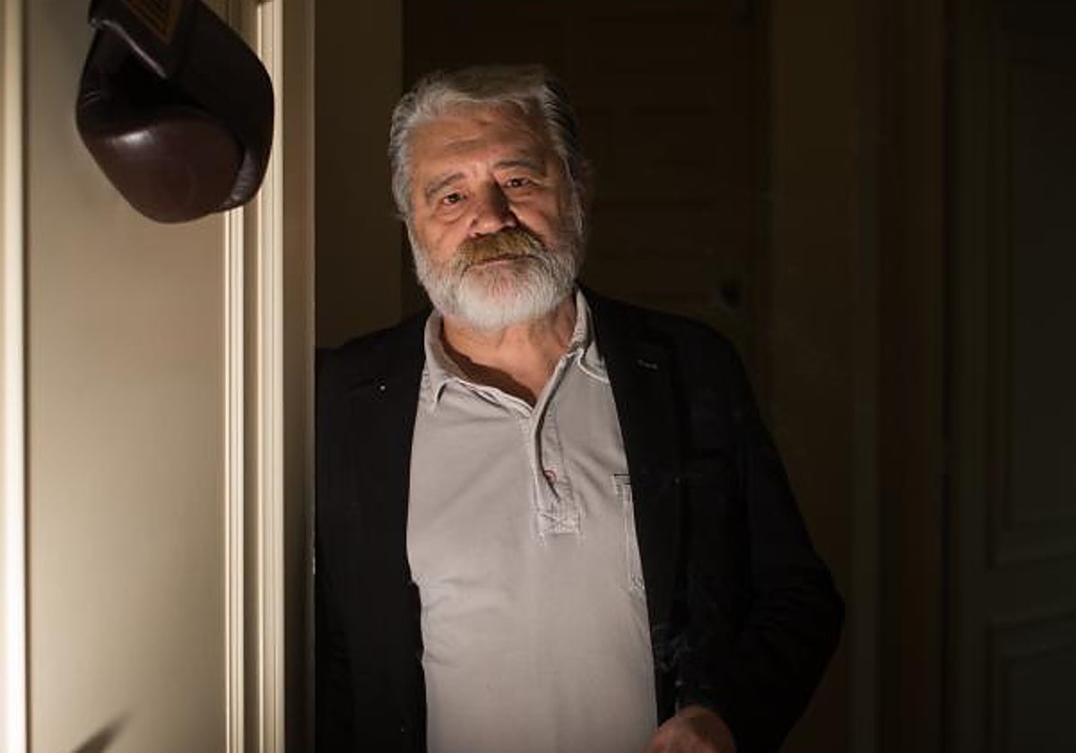 Gonzalo Pontón (Barcelona, 1944) no nació editor. Pero casi nació lector. Aprendió a leer con los libros que se trajo su padre desde Cuba