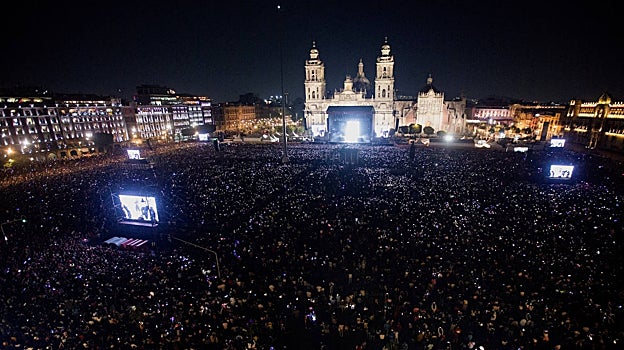 Aspecto de la plaza del Zócalo durante la actuación de Rosalía