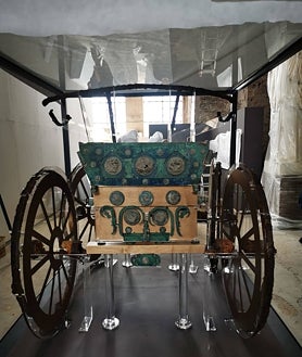 Imagen secundaria 2 - Tres aspectos de la carroza reconstruida