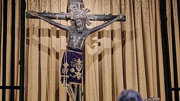 Imagen antes - La talla se fue ennegrecido durante 120 con hollín y el humo de las velas