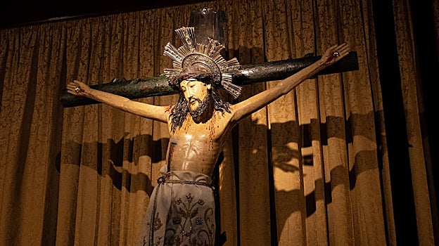 Imagen después - La talla se fue ennegrecido durante 120 con hollín y el humo de las velas