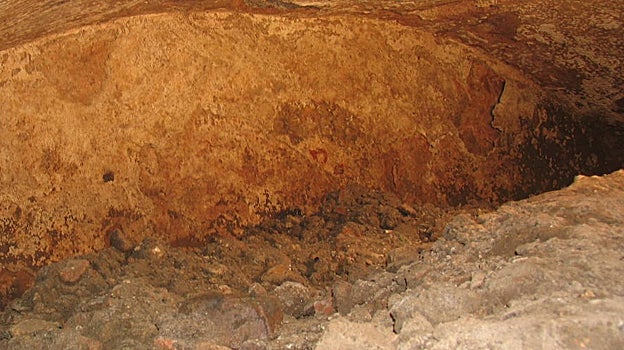 En la cisterna aún colmatada, se veían los trazos del crismón