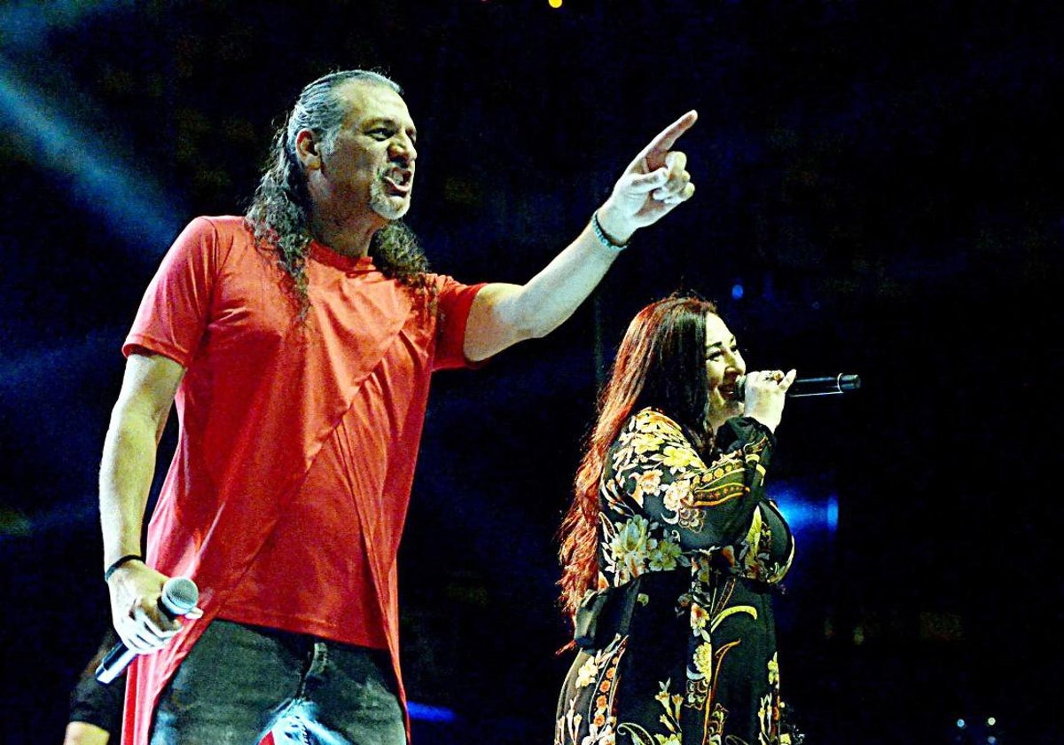 Camela durante un concierto