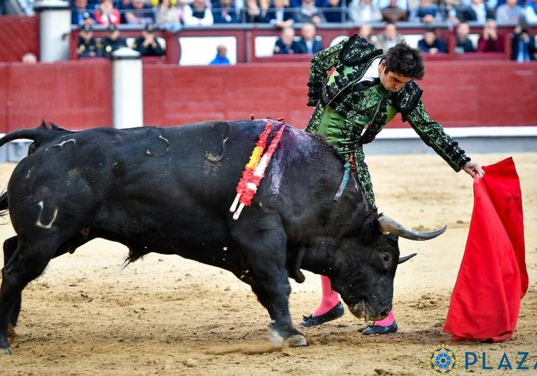 MIguel Ángel Perera, natural al cuarto toro