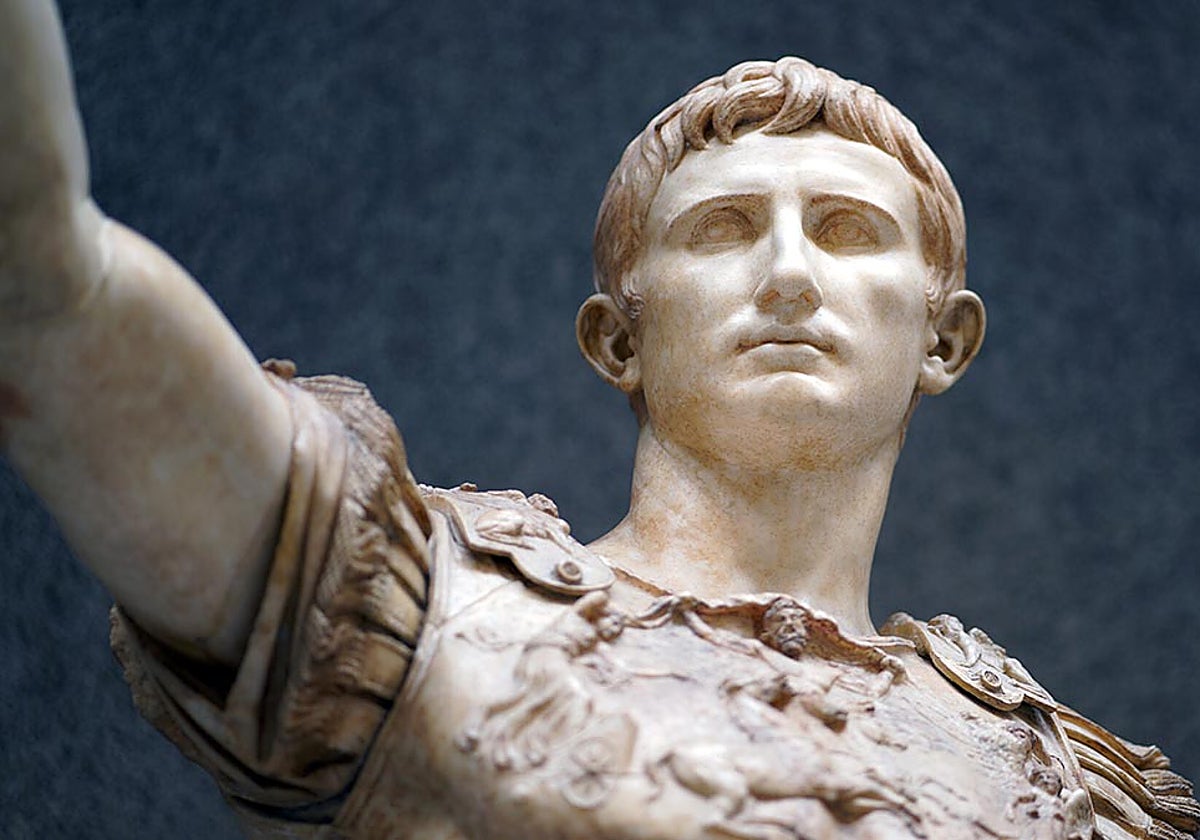 El emperador Augusto (en la imagen) eximió a Higinio de la esclavitud
