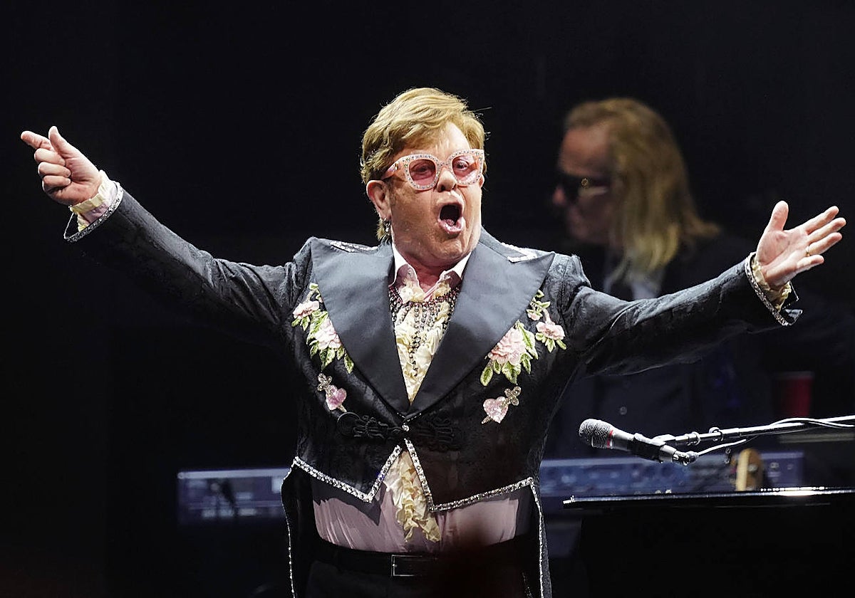 Elton John, durante su actuación este lunes en el Palau Sant Jordi