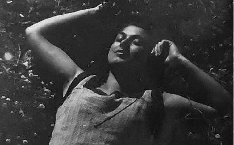 Imagen principal - Sobre estas líneas, tres fotografías de la artista Rosario de Velasco, quien el pasado 20 de mayo hubiera cumplido 119 años