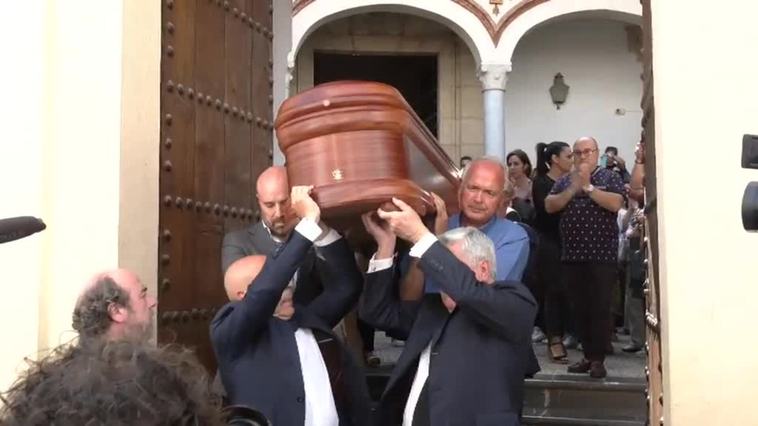 Multitudinaria despedida a Antonio Gala en Córdoba