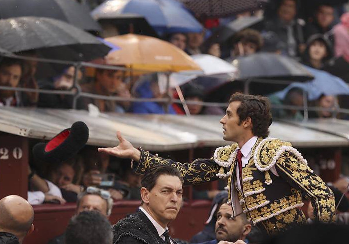 Álvaro Burdiel brinda su faena bajo la lluvia