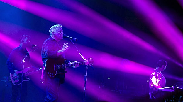Bernanrd Summer, líder de New Orde, durante un concierto de la banda en el Sónar