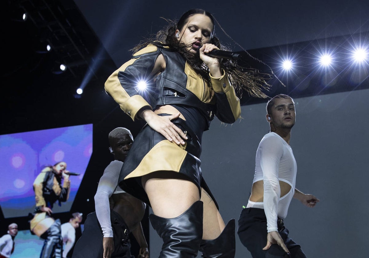 La cantante Rosalía, cabeza de cartel del Primavera Sound, durante uno de sus conciertos