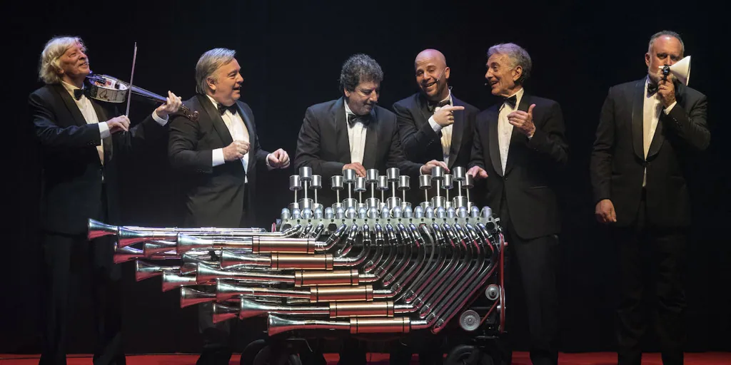 Goodbye and thank you very much for everything, Les Luthiers!
