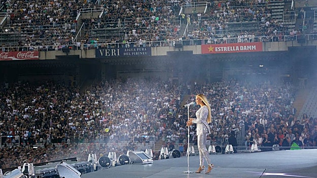 Beyoncé, de lentejuelas plateadas