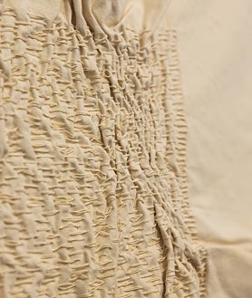 Imagen secundaria 2 - En las imágenes, distintas obras de la muestra 'Con la mano', de Susana Solano