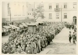 Hallan fotografías inéditas de la primera deportación de prisioneros polacos al campo de concentración de Auschwitz