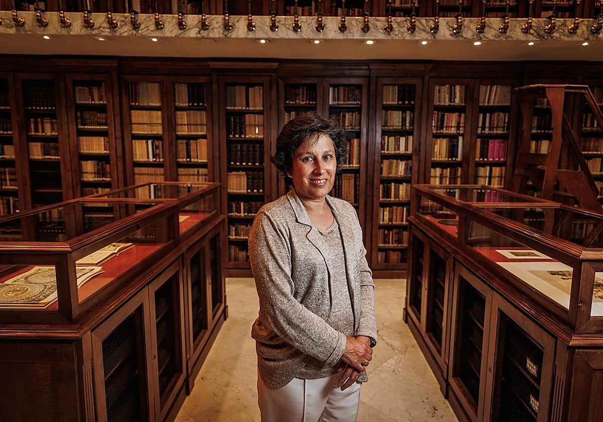 Asunción Gómez Pérez, retratada en la RAE