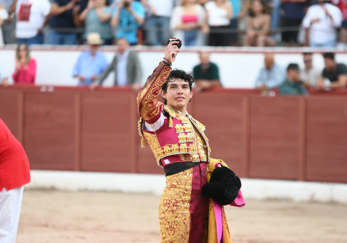 Isaac Fonseca, el héroe torero que mató tres toros con una cornada de 18  centímetros