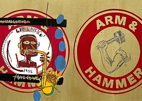 Imagen secundaria 1 - Sobre estas líneas, 'Arm & Hammer' y 'Basquiat como el David de Miguel Ángel'. Arriba, sacos de boxeo intervenidos por ambos artistas ('