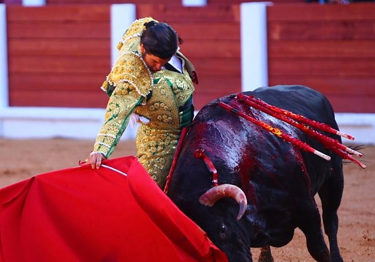 Morante, con el toro Feminista, en el Bibio