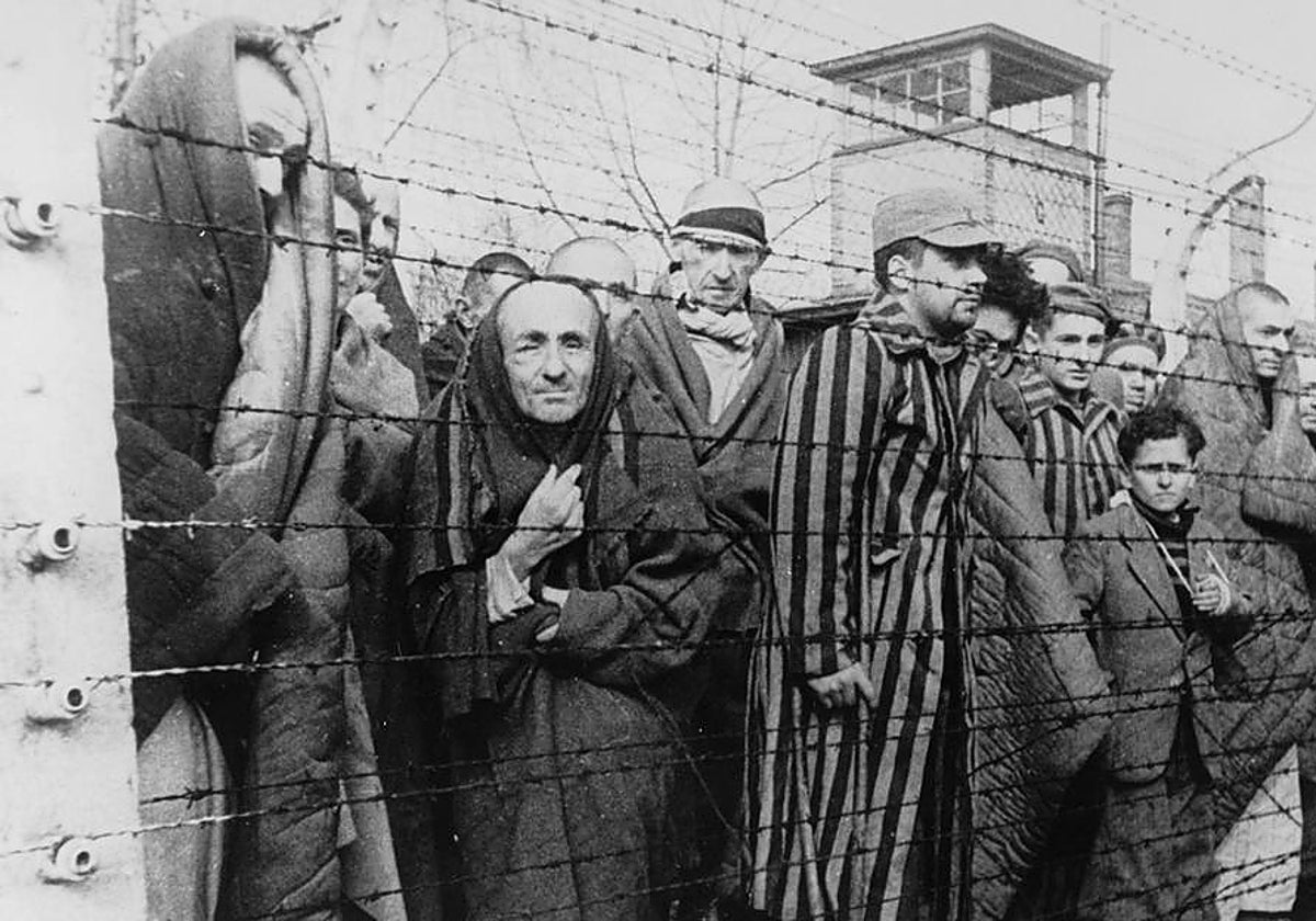 Prisioneros en el campo de exterminio de Auschwitz