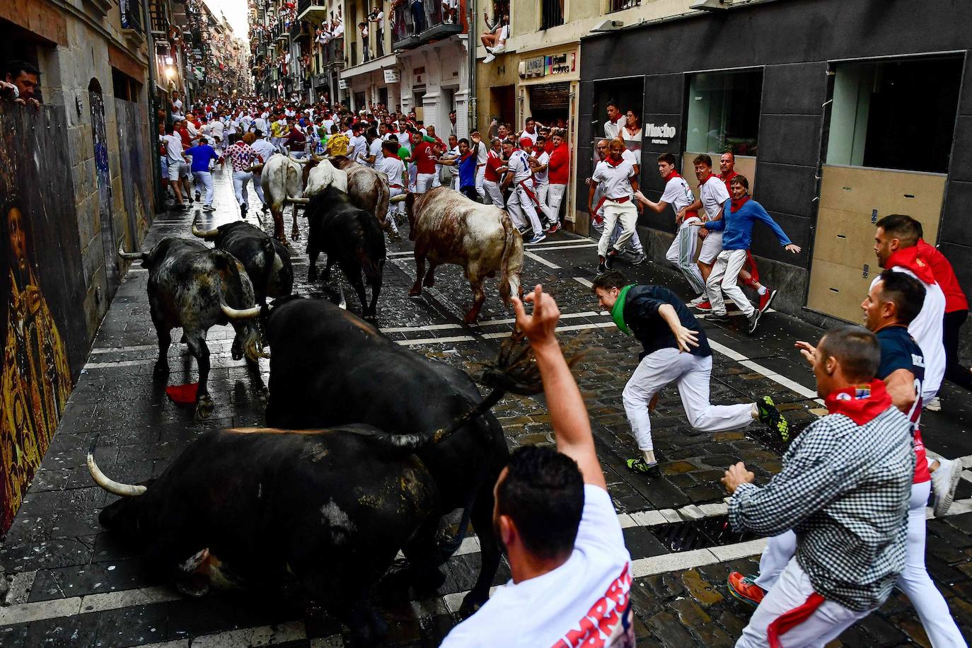 Los Cebada Gago dejan un emocionante y peligroso encierro en San Fermín