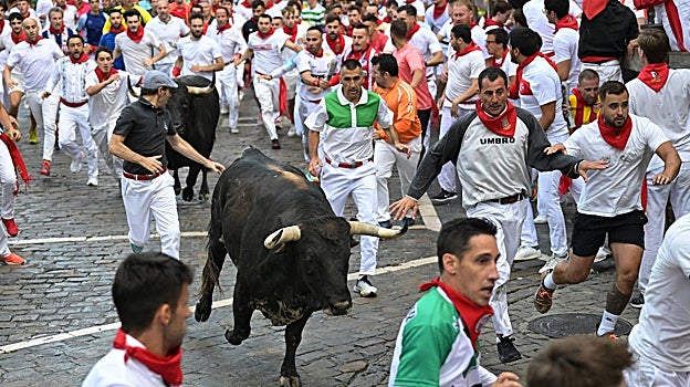 Los Cebada Gago se han abierto paso por unas calles abarrotadas