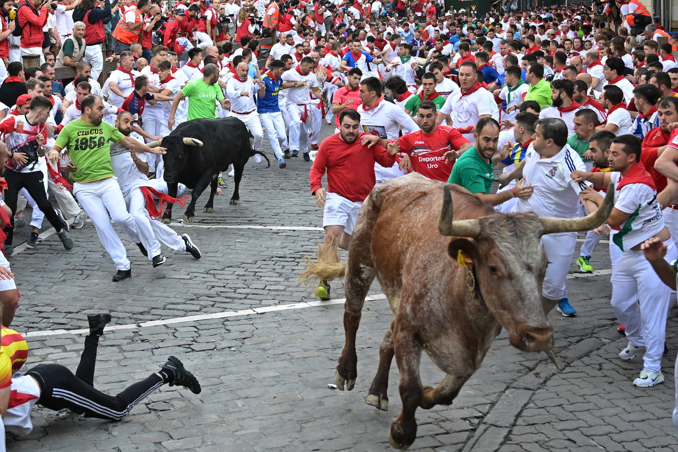 Sexto encierro de las fiestas de San Fermín, en Pamplona