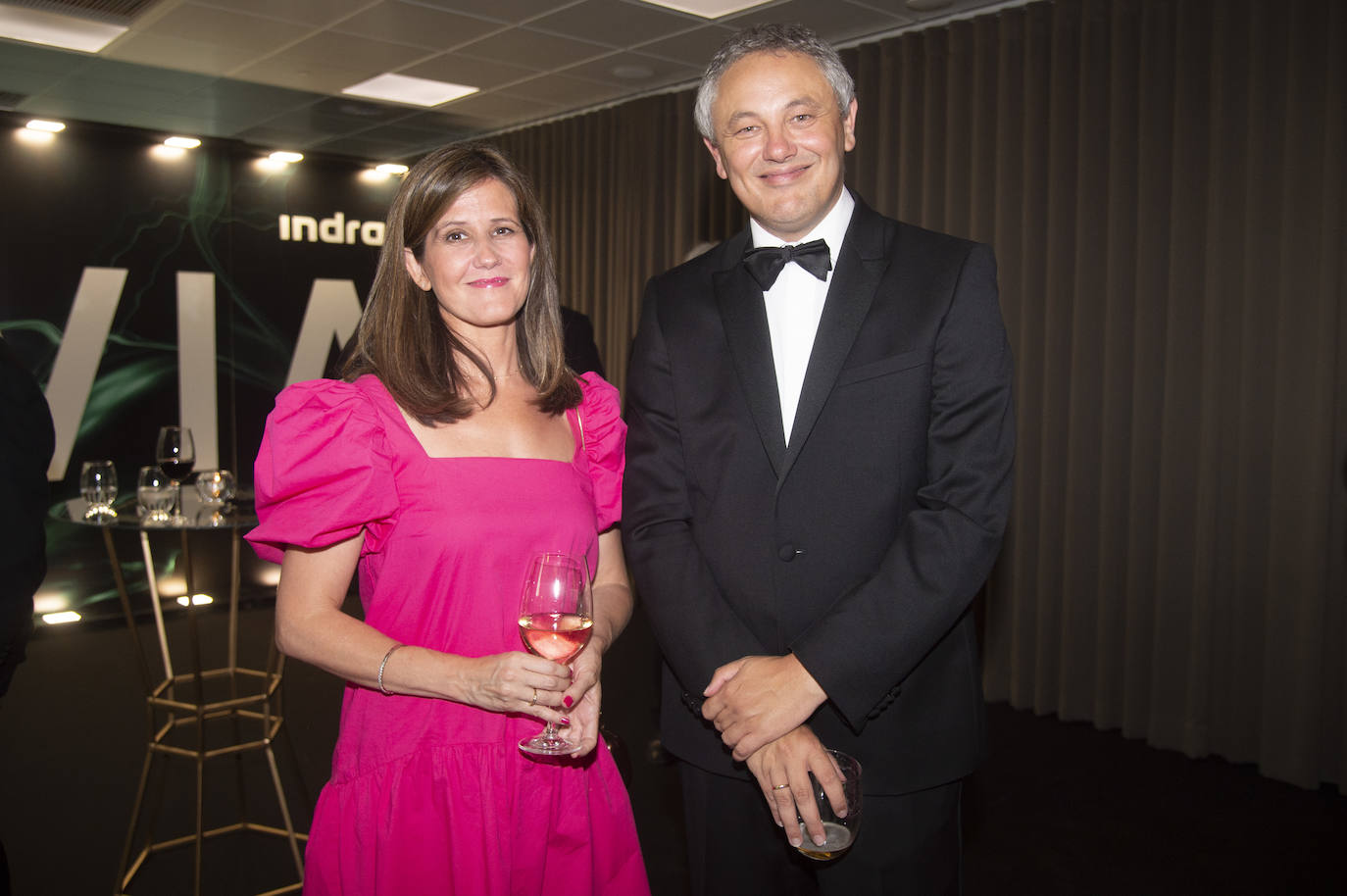 La columnista de ABC María José Fuenteálamo junto a Alberto García Reyes, director de ABC de Sevilla