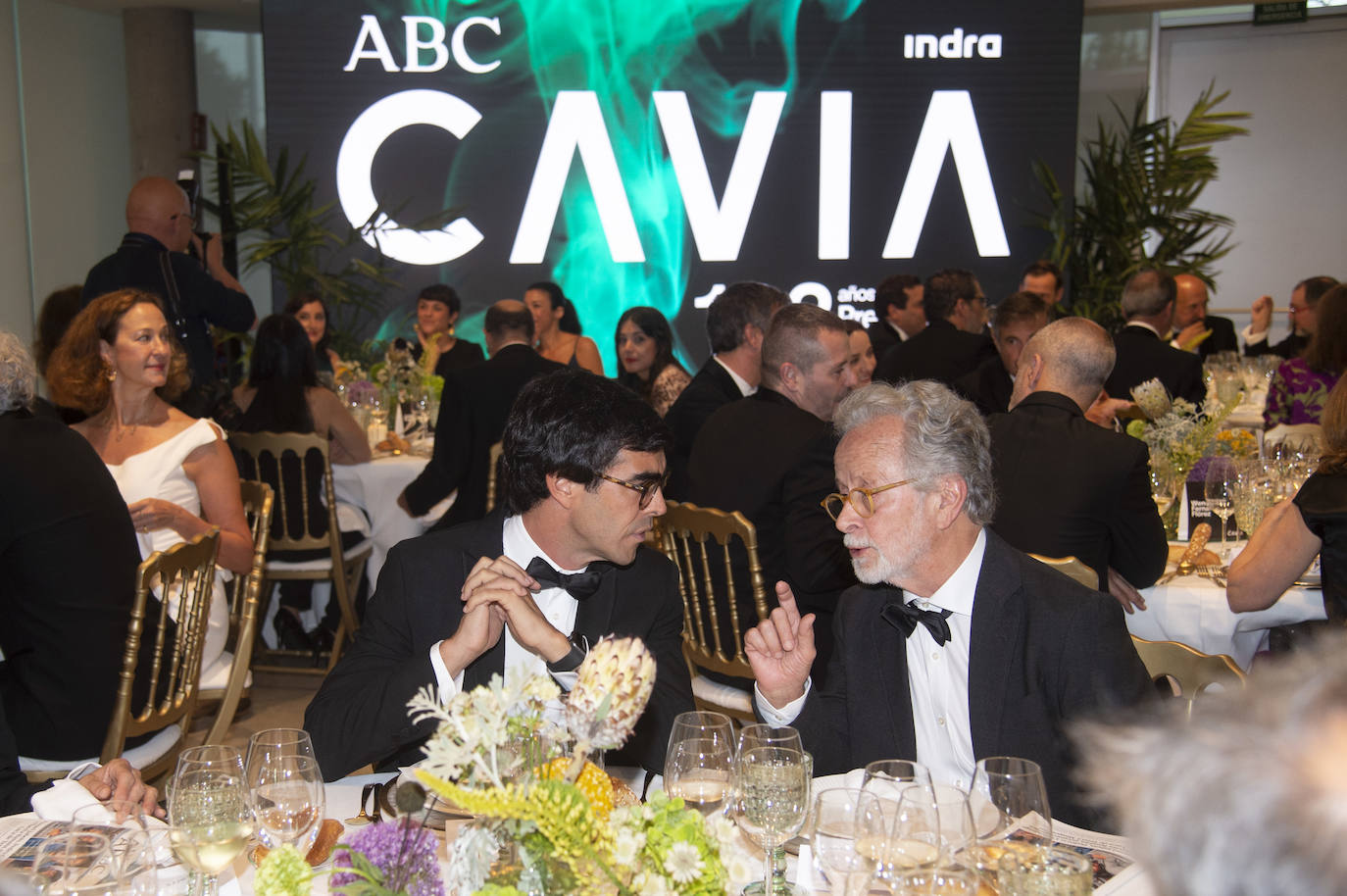 Borja Bergareche, socio de Harmon, y Fernando Colomo en los premios Cavia 2023