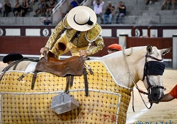 El picador José Ney Zambrano sufre una grave cornada en la nocturna de Las Ventas