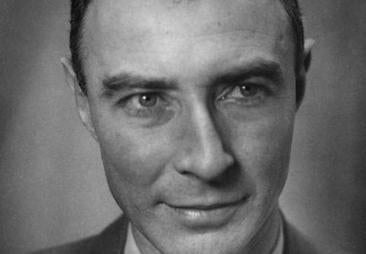 Oppenheimer: «Los físicos hemos conocido el pecado, y este conocimiento vivirá con nosotros para el resto de la vida»