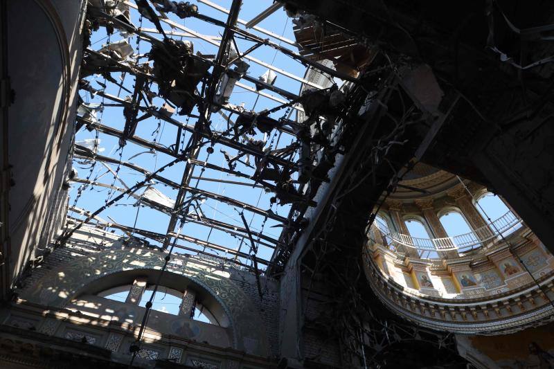 La estructura original fue demolida por Stalin en 1936, reconstruida a partir de 1999 con la idependencia de Ucrania y fue consagrada de nuevo en 2010 por el Patriarca Kirill de Moscú, quien ha justificado la guerra de Putin en Ucrania