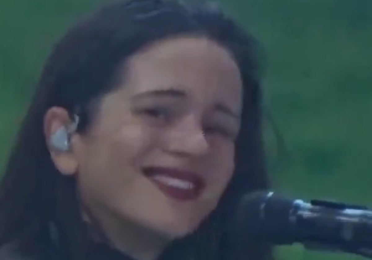 Captura del momento en el que a Rosalía le puede la emoción