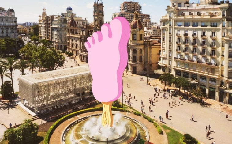 Imagen principal - Sobre estas líneas, propuesta 'infantil' de Alejandra Riera. A la derecha, Manuel Segade por Line Arión. Arriba, José Cámara reivindica un monumento al Frigopié para la plaza del Ayuntamiento de Valencia