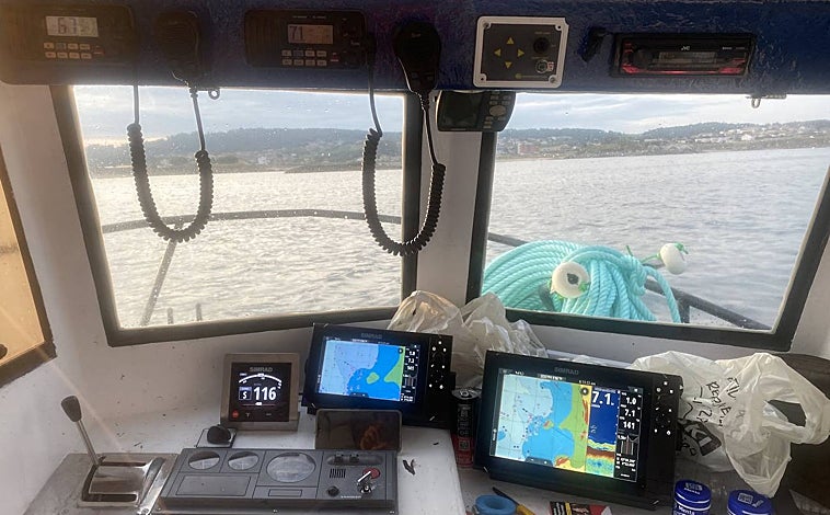 Imagen principal - Una noche en... un pesquero: «Ya nadie quiere trabajar en el mar, la juventud prefiere estudiar»