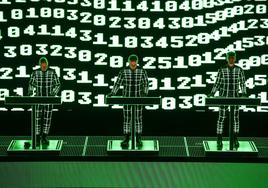 Kraftwerk en el Teatro Real: viejos robots tocan la música clásica del futuro
