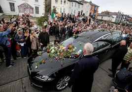 Irlanda llora a Sinéad O'Connor y la despide con un multitudinario cortejo fúnebre