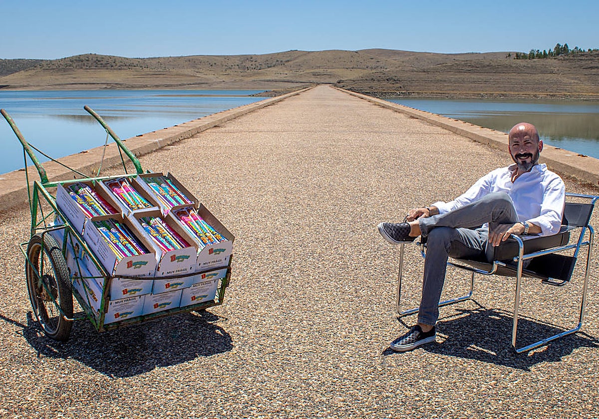 Evaristo, nieto de los fundadores, en el cerro Masatrigo, en la Siberia extremeña