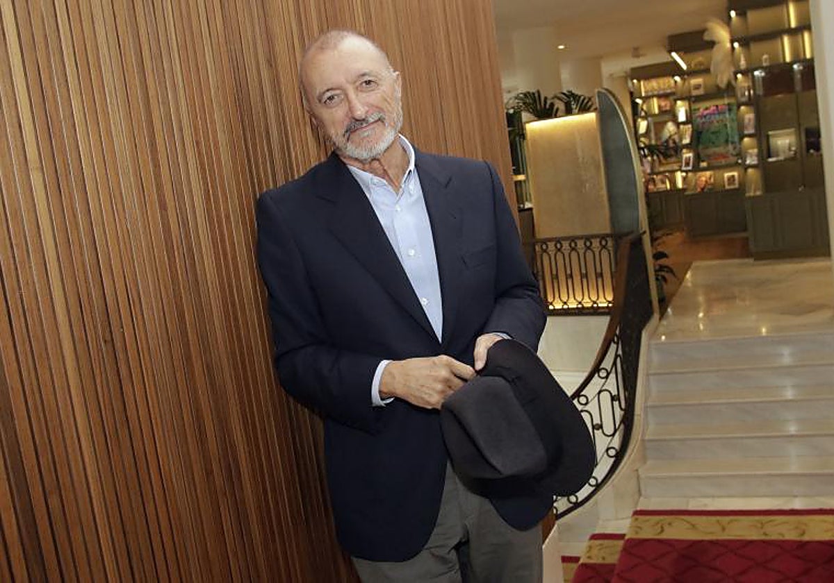 En la nueva novela de Arturo Pérez-Reverte hay más de un crimen