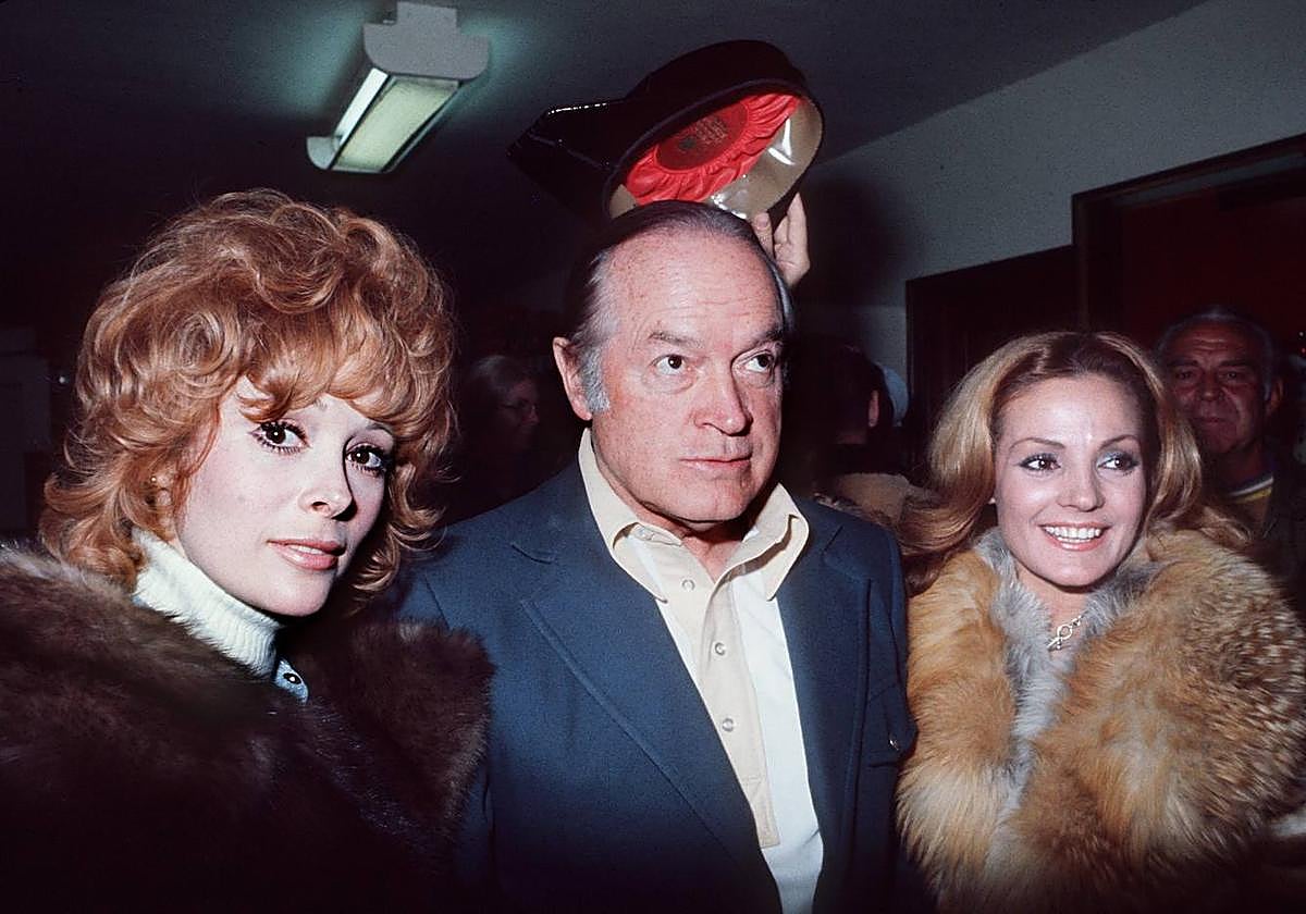 Bob Hope, en 1971, en la base de Torrejón, donde actuó para los soldados de EE.UU. junto a Jill St.John y Carmen Sevilla