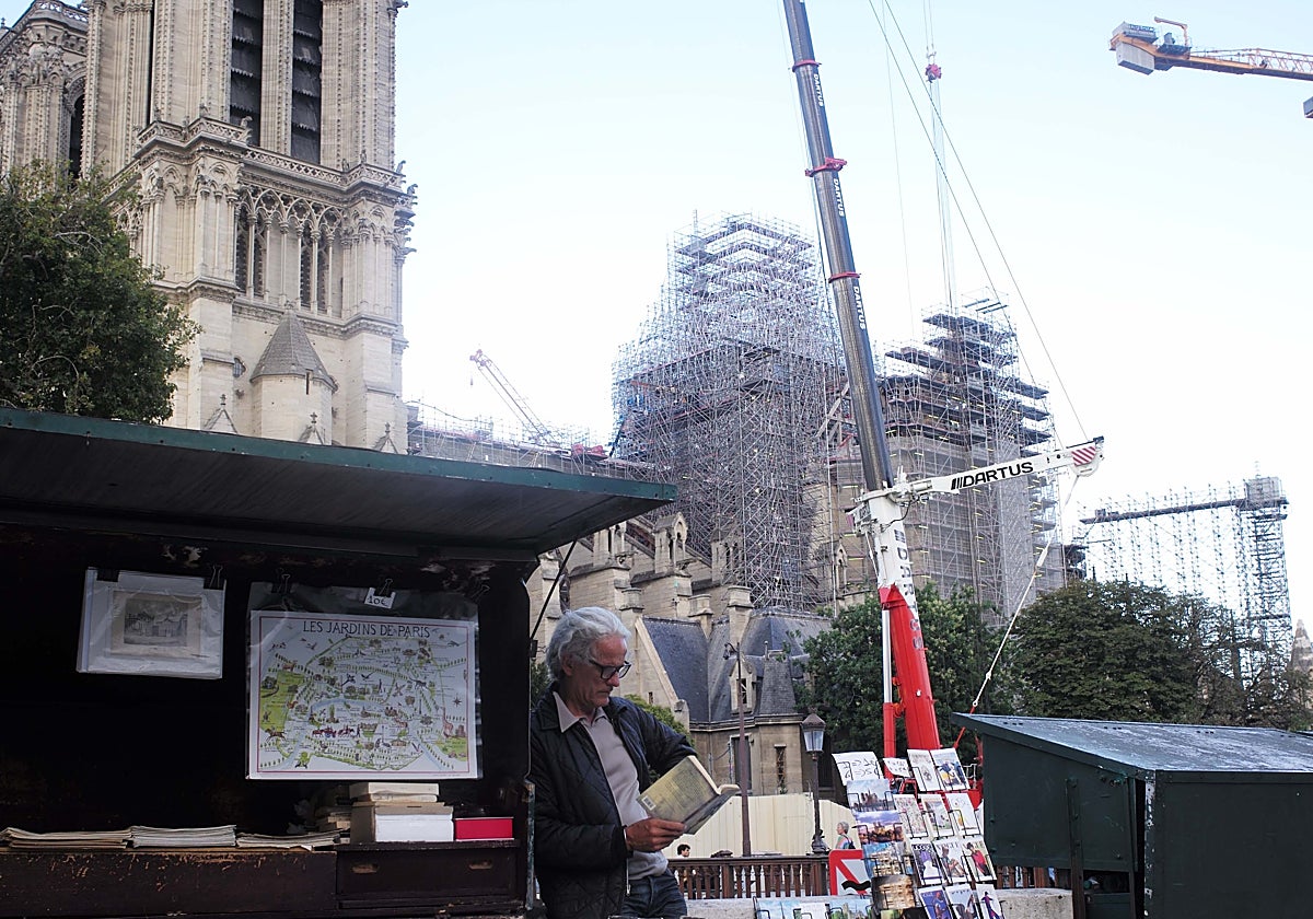 Los 'buquinistas' sufren las obras de Notre Dame